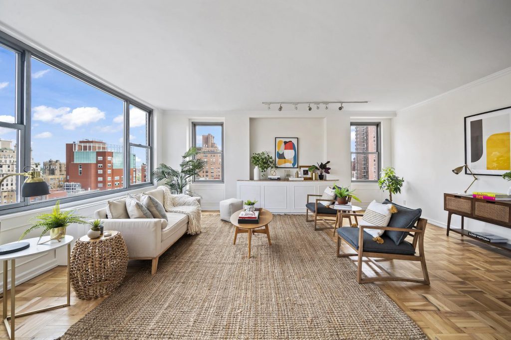500 East 83rd Street, 18-G, Living Room